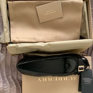 SOLD!!BURBERRY QUILTED LEATHER FLATS NEW IN BOX